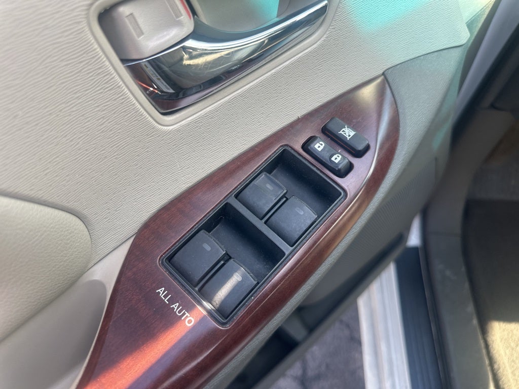 2012 Toyota Sienna Base 7 Passenger