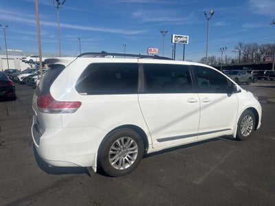 2012 Toyota Sienna Base 7 Passenger