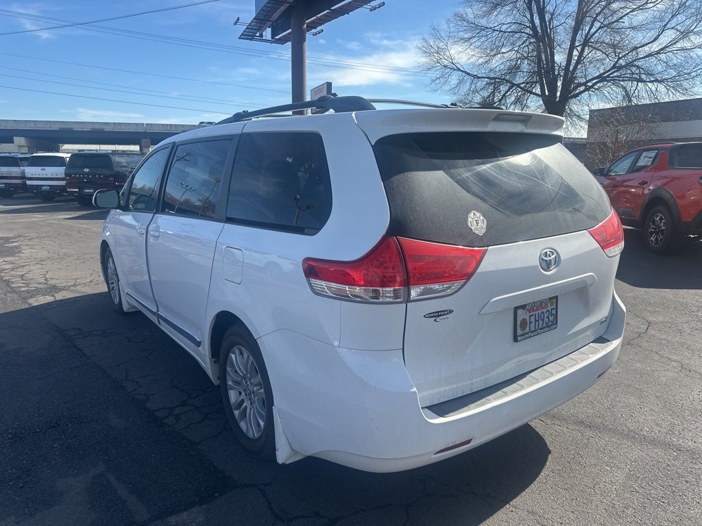 2012 Toyota Sienna Base 7 Passenger