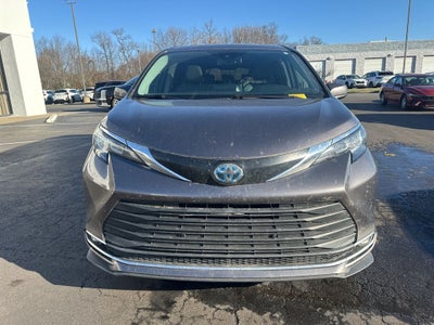 2021 Toyota Sienna XLE 8 Passenger