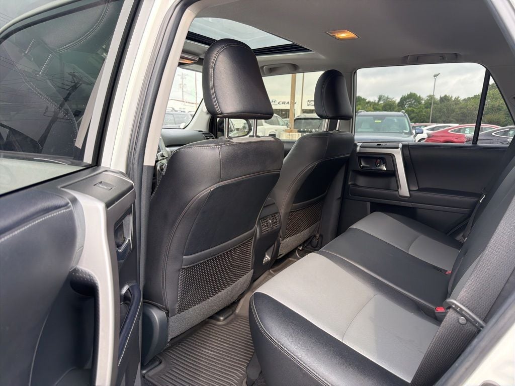 2023 Toyota 4Runner SR5 Premium LIFTED!! / 1-OWNER / CLEAN CAR-FAX