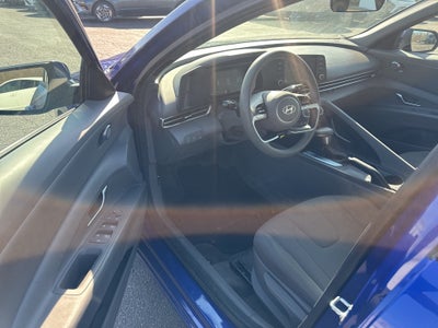 2024 Hyundai Elantra SE
