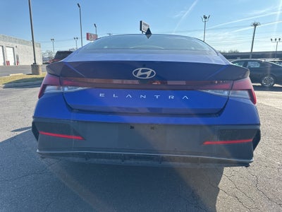 2024 Hyundai Elantra SE