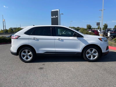 2022 Ford Edge SE