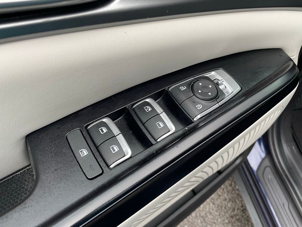 2023 Kia Carnival LX Seat Package