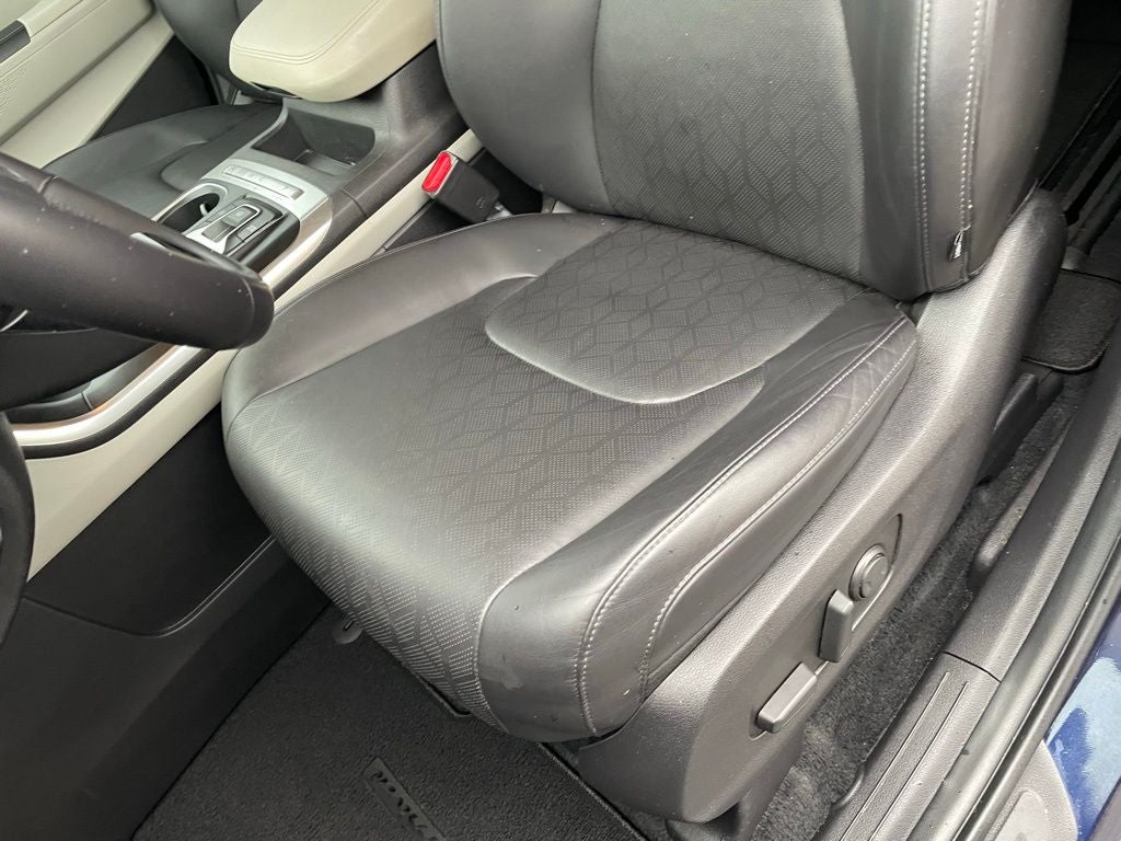 2023 Kia Carnival LX Seat Package