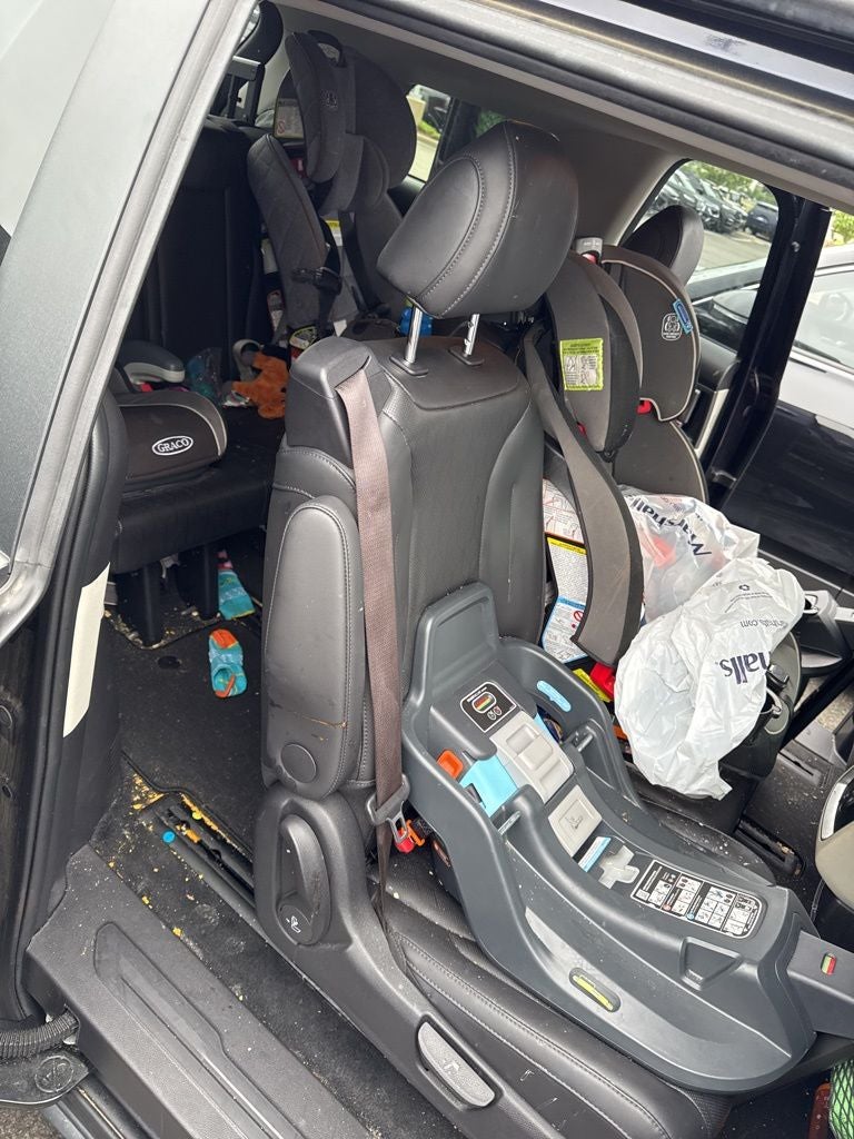 2023 Kia Carnival LX