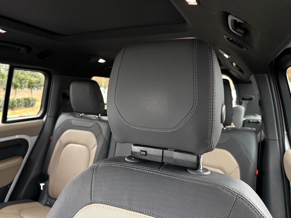 2023 Land Rover Defender 130 X-Dynamic SE