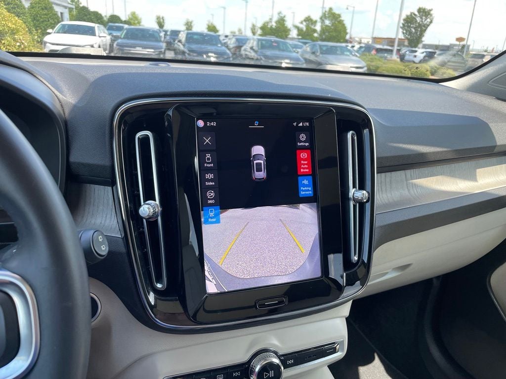 2023 Volvo XC40 B5 Plus Bright Theme