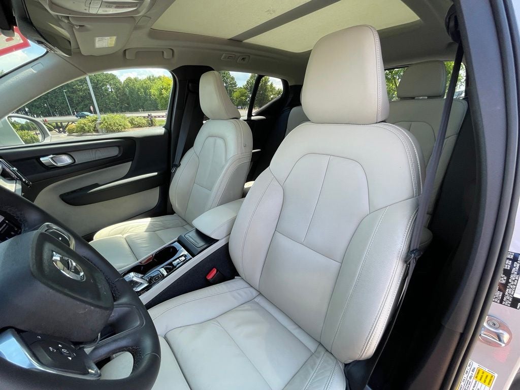 2023 Volvo XC40 B5 Plus Bright Theme