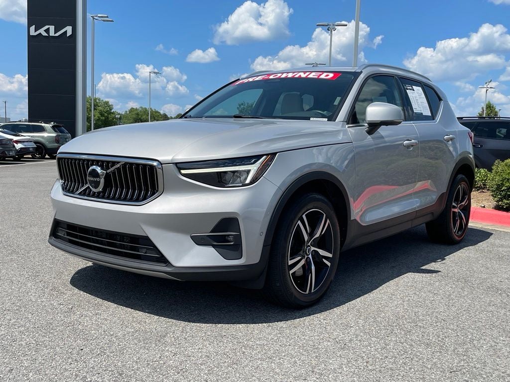 2023 Volvo XC40 B5 Plus Bright Theme