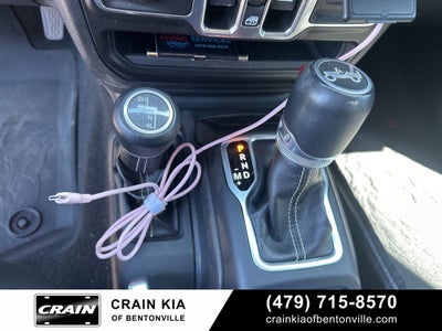 2018 Jeep Wrangler Unlimited Sahara - 4WD / ONE OWNER / LIFTED!