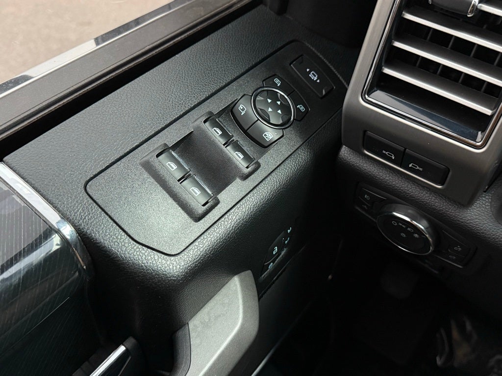 2021 Ford F-450SD Platinum - 4WD / PANORAMIC SUNROOF / $30K LIFT / WHEELS