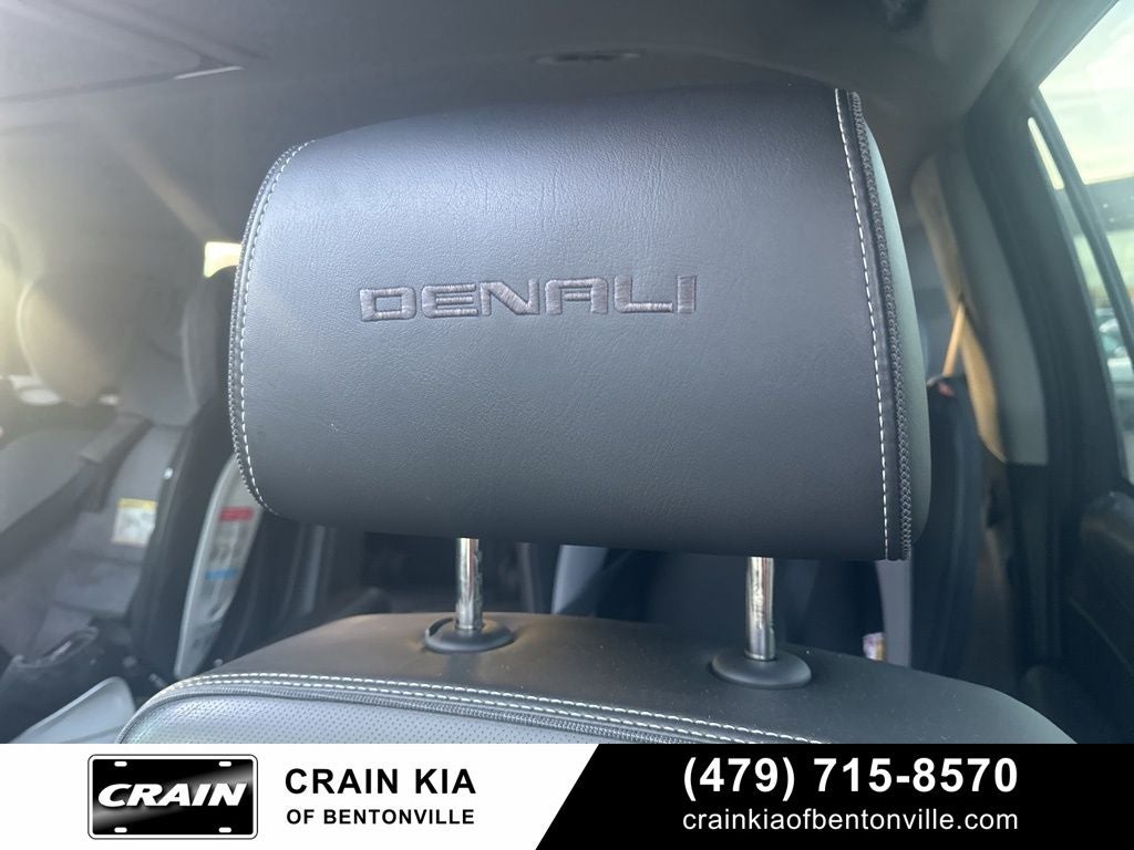 2017 GMC Yukon Denali - 4WD / ONE OWNER / SUNROOF