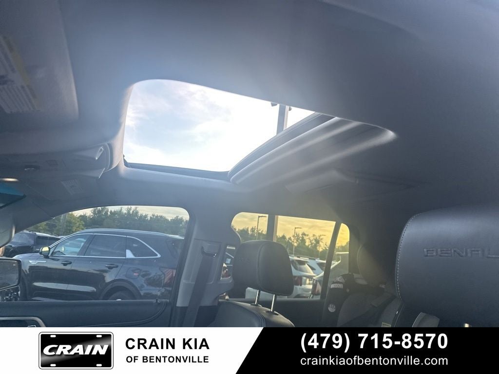 2017 GMC Yukon Denali - 4WD / ONE OWNER / SUNROOF