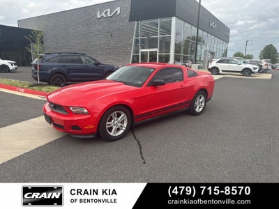 2011 Ford Mustang V6 - CLEAN CARFAX