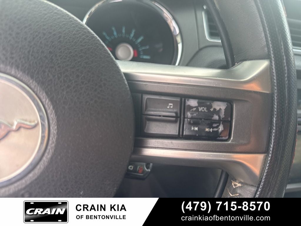 2011 Ford Mustang V6 - CLEAN CARFAX