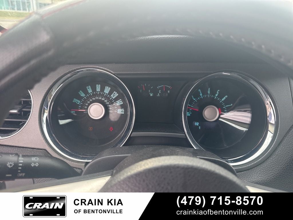 2011 Ford Mustang V6 - CLEAN CARFAX