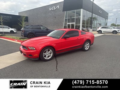 2011 Ford Mustang V6 - CLEAN CARFAX