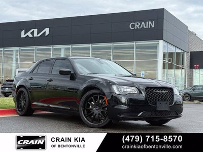 2022 Chrysler 300 Touring - CLEAN CARFAX / ONE OWNER