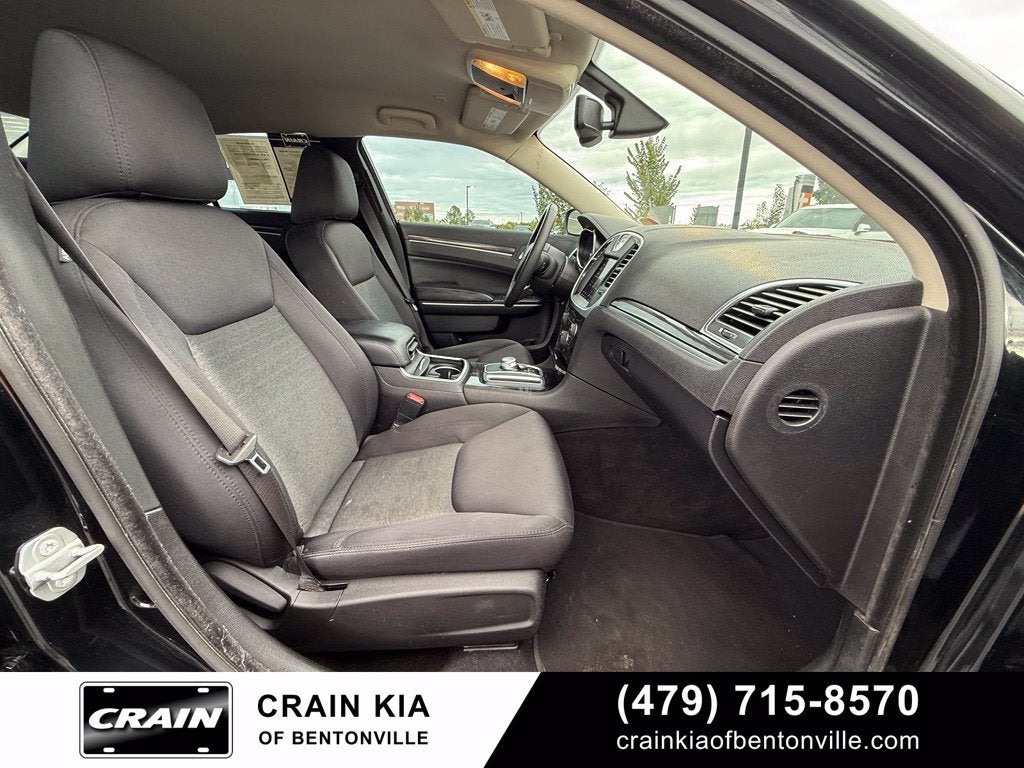 2022 Chrysler 300 Touring - CLEAN CARFAX / ONE OWNER