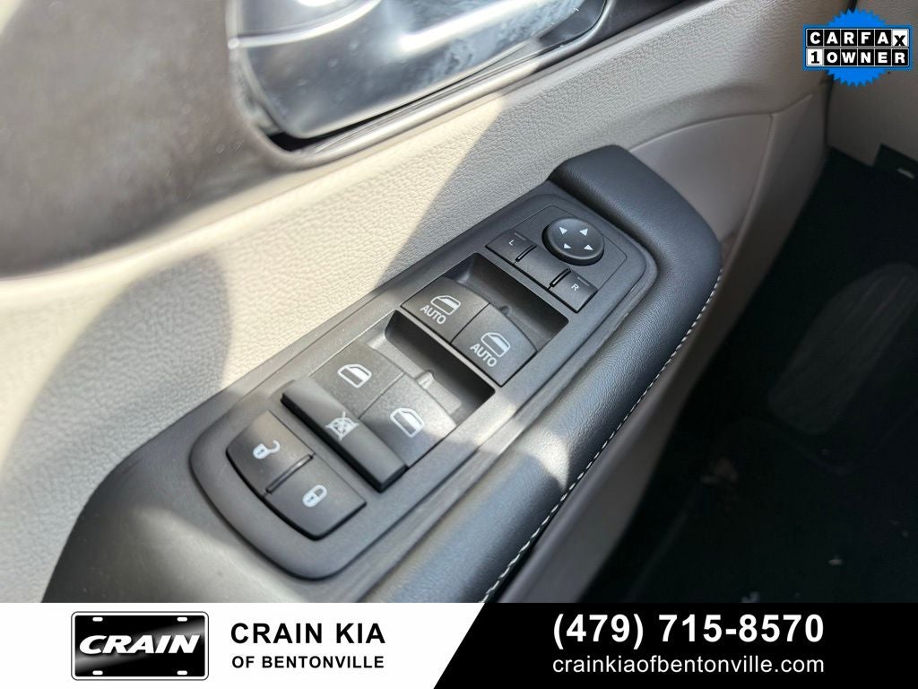 2024 Chrysler Pacifica Touring L - CLEAN CARFAX / ONE OWNER