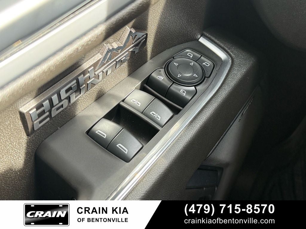 2025 Chevrolet Silverado 1500 High Country - 4WD / SUNROOF / ONE OWNER