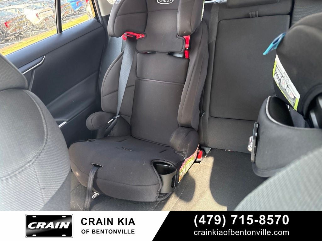 2022 Toyota RAV4 XLE - AWD / CLEAN CARFAX