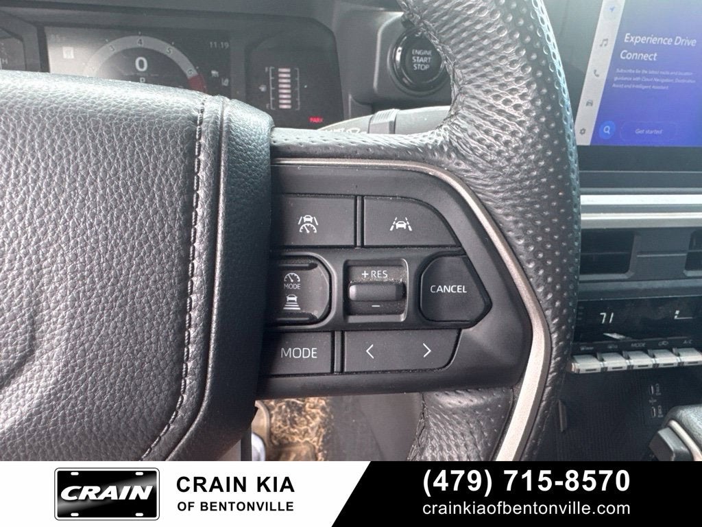 2024 Toyota Tacoma SR5 - 4WD / CLEAN CARFAX