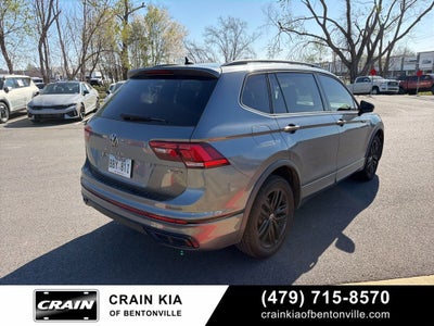2022 Volkswagen Tiguan 2.0T SE R-Line Black - AWD / PANORAMIC SUNROOF / CLEAN CARFAX