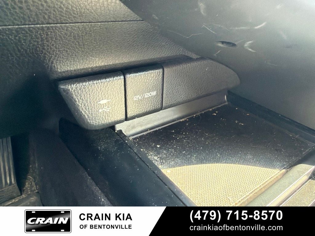 2019 Toyota Camry SE - SUNROOF / CLEAN CARFAX