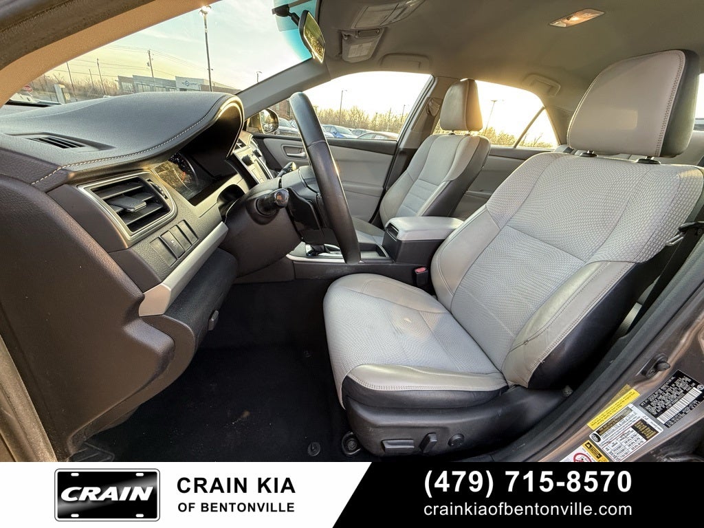 2016 Toyota Camry SE - CLEAN CARFAX HISTORY