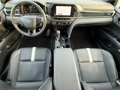 2025 Toyota Camry SE - CLEAN CARFAX / ONE OWNER