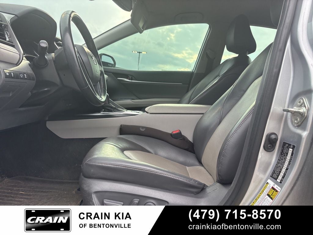 2020 Toyota Camry Hybrid XLE - HYBRID!