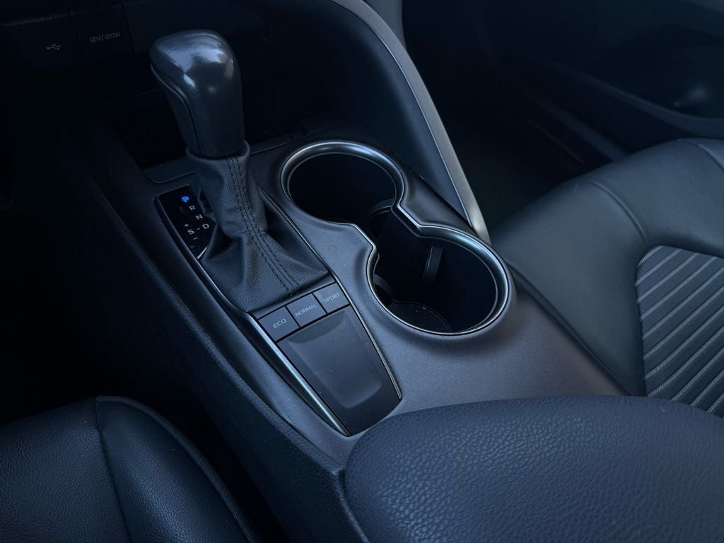 2024 Toyota Camry SE - CLEAN CARFAX / ONE OWNER