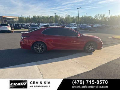 2022 Toyota Camry SE - CLEAN CARFAX / ONE OWNER