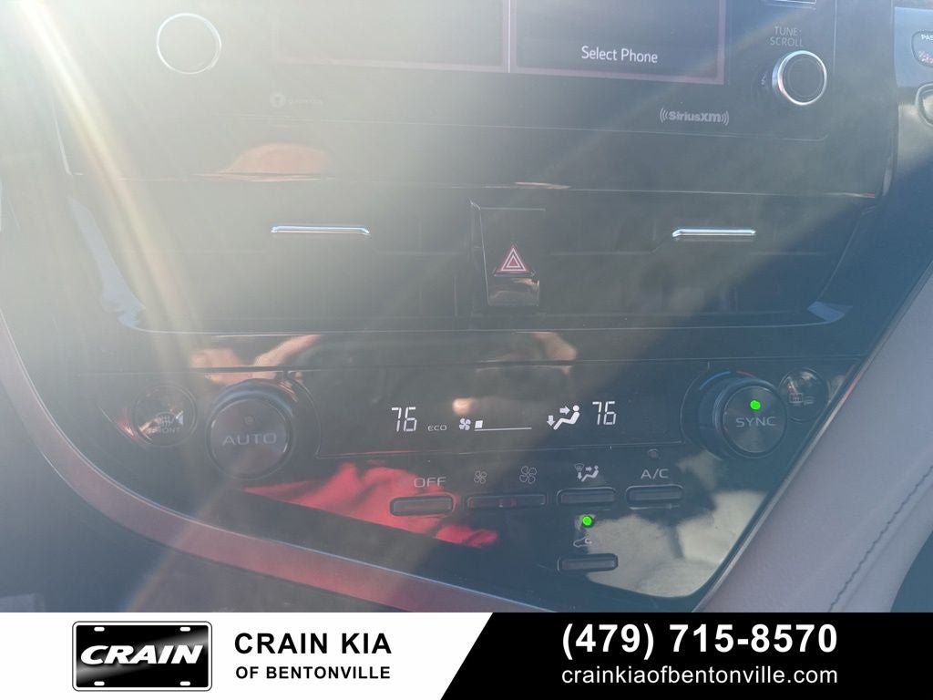 2022 Toyota Camry SE - CLEAN CARFAX / ONE OWNER