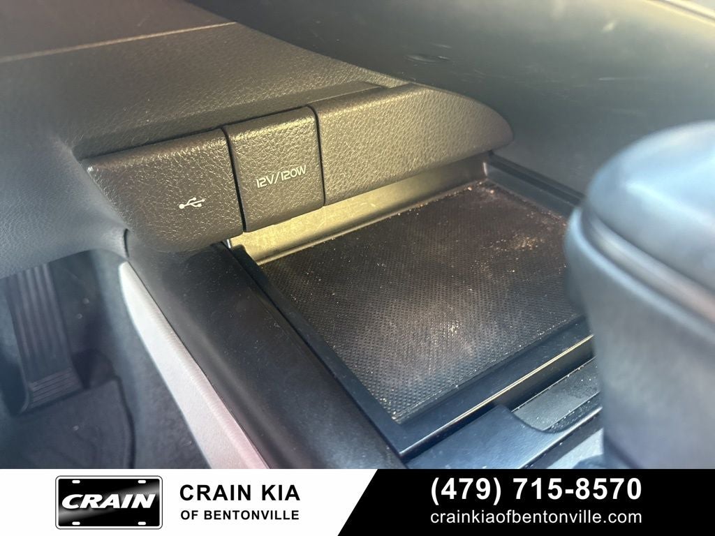 2022 Toyota Camry SE - CLEAN CARFAX / ONE OWNER