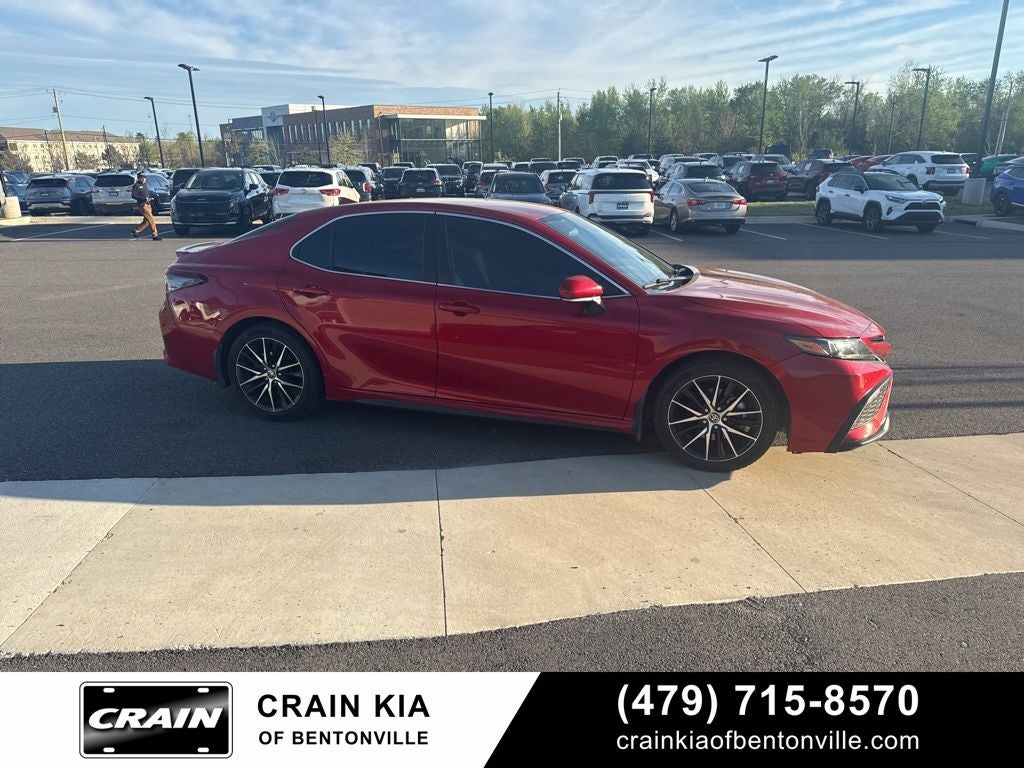 2022 Toyota Camry SE - CLEAN CARFAX / ONE OWNER