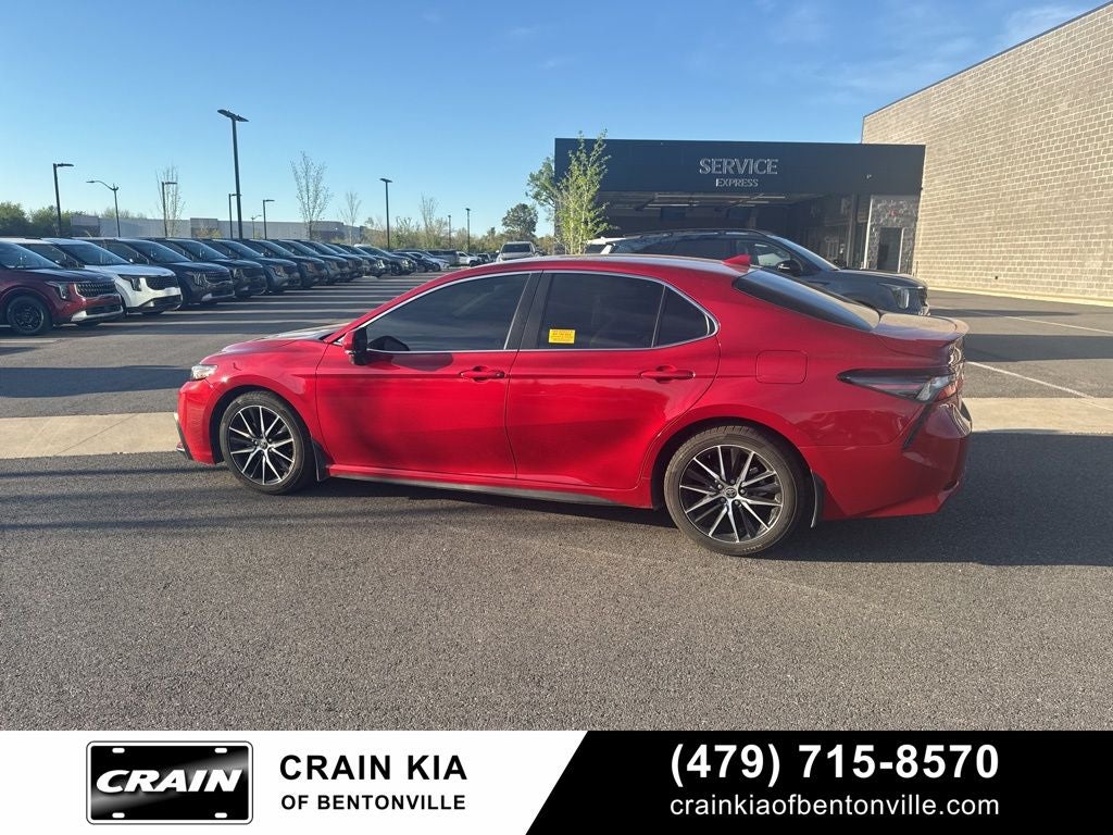 2022 Toyota Camry SE - CLEAN CARFAX / ONE OWNER