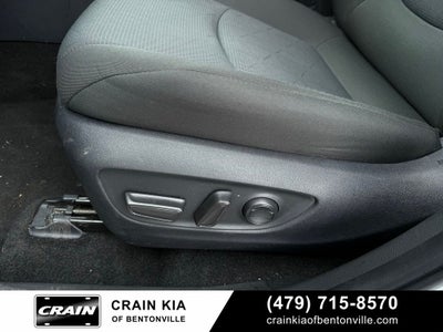 2025 Toyota RAV4 Hybrid XLE - AWD / CLEAN CARFAX / ONE OWNER