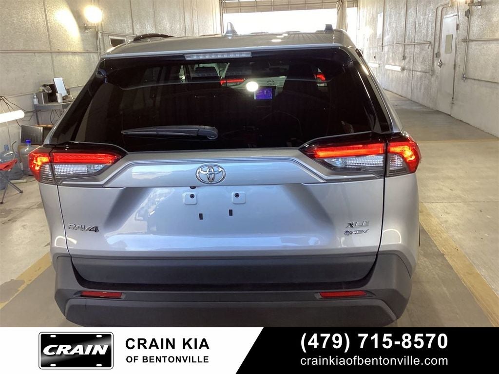 2025 Toyota RAV4 Hybrid XLE - AWD / CLEAN CARFAX / ONE OWNER