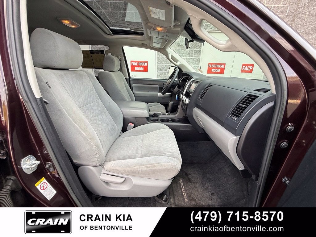 2018 Toyota Sequoia SR5 5.7L V8 - 4WD / SUNROOF