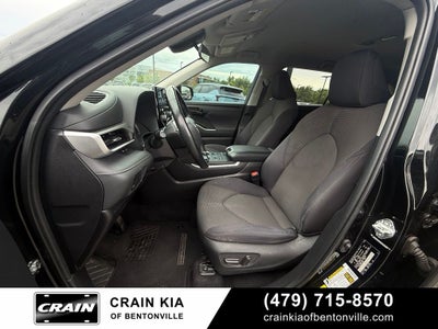 2022 Toyota Highlander LE - AWD
