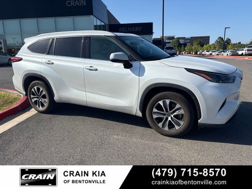 2022 Toyota Highlander XLE - SUNROOF / CLEAN CARFAX / ONE OWNER