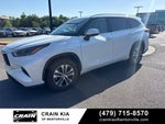 2022 Toyota Highlander XLE - SUNROOF / CLEAN CARFAX / ONE OWNER