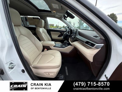 2022 Toyota Highlander XLE - SUNROOF / CLEAN CARFAX / ONE OWNER