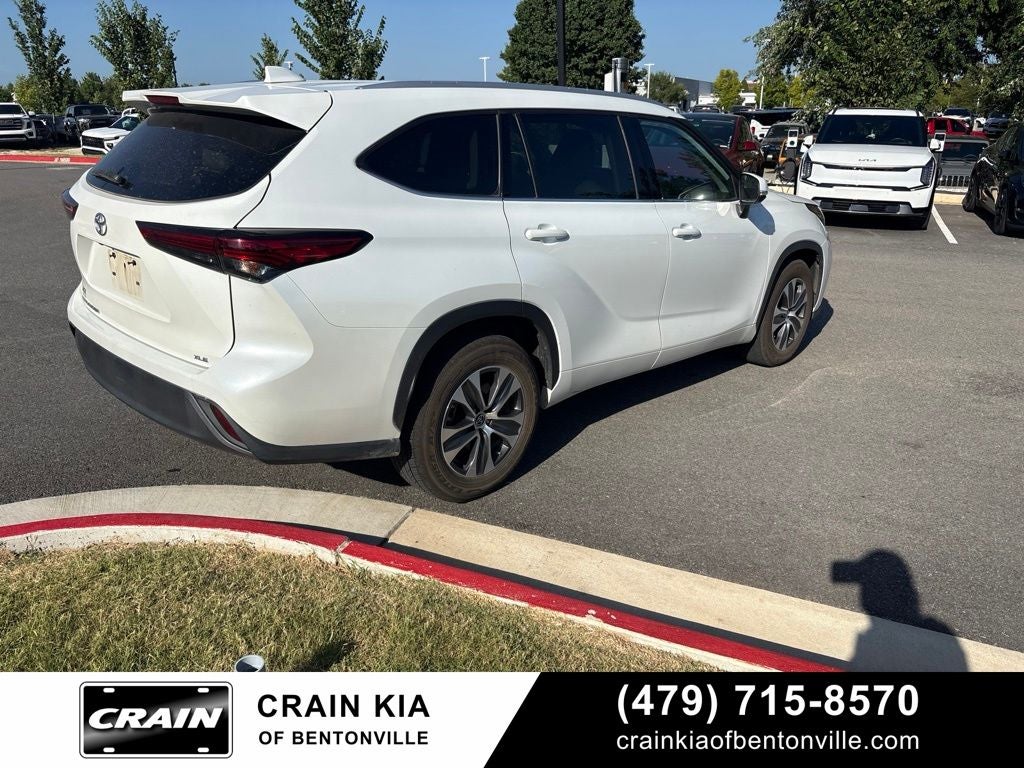 2022 Toyota Highlander XLE - SUNROOF / CLEAN CARFAX / ONE OWNER
