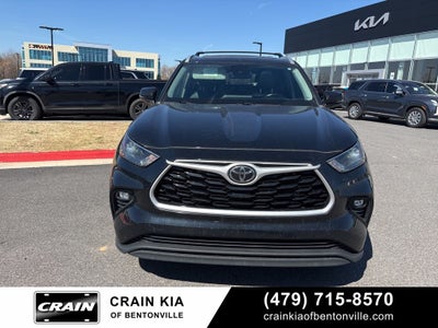 2022 Toyota Highlander XLE - AWD / SUNROOF / CLEAN CARFAX