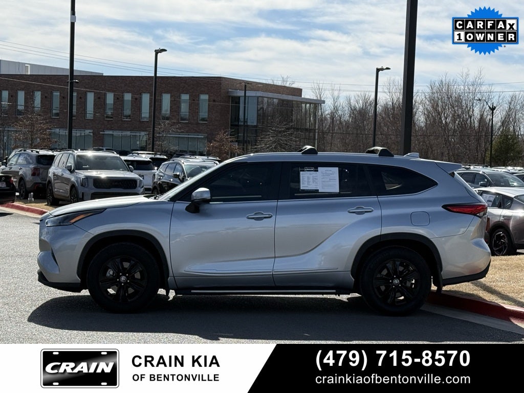 2023 Toyota Highlander XLE - SUNROOF / CARFAX ONE OWNER
